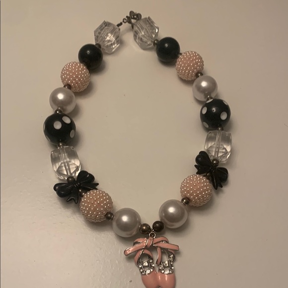 Handmade Jewelry - Chic Pink and Black Beaded Necklace with Pendant